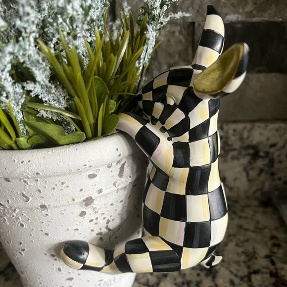 Mackenzie-Childs 🖤🤍 Courtly Check
Funny Bunny Pot Hanger 🖤🤍 NIB! Last one. - Picture 6 of 10
